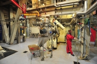 lavoratori in fabbrica