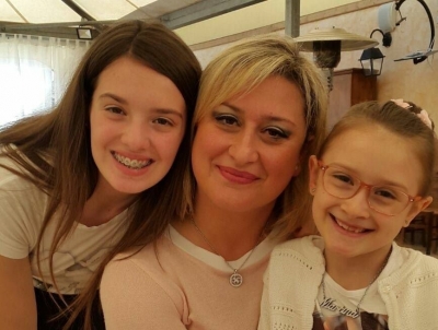 la donna con le figlie