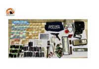 Montesilvano, giovane trovato con pistola, proiettili, 4 kg di droga, petardi e 126mila euro