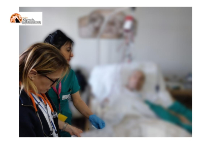  La dottoressa Di Cocco impegnata con una trasfusione a domicilio