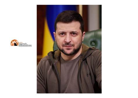 Ucraina, dai media Usa: "Ipotesi esilio Zelensky in Francia"