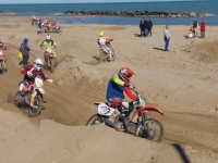 Montesilvano si dà al motociclismo sulla spiaggia.