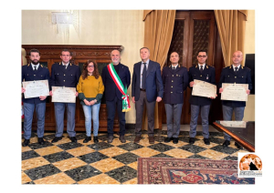 Pescara/Incendio in un palazzo di via Caduti per servizio, un riconoscimento del Comune ai poliziotti intervenuti
