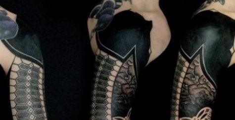 "Tatuaggi blackout". La moda arriva anche in Italia.