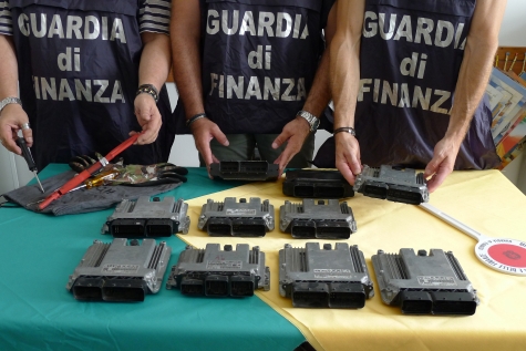 le centraline trovate con arnesi da scasso auto