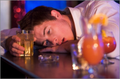 Alcolismo. Scoperta la causa biologica responsabile della dipendenza: si spegne enzima