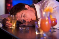 Alcolismo. Scoperta la causa biologica responsabile della dipendenza: si spegne enzima