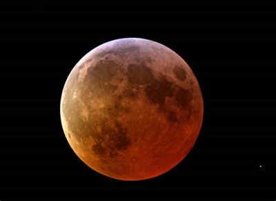 Pescara. Eclissi di Luna al colle Telegrafo
