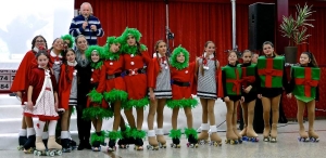 Patron Renato Petra tra le allieve del Skating