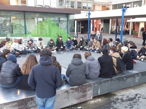 Abruzzo. Studenti in piazza Salotto contro tagli al diritto studio