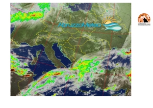 Mercoledì nuvoloso con possibili precipitazioni sparse.
