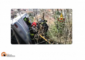 Lettomanoppello, camper in bilico in un dirupo, salvati per un pelo
