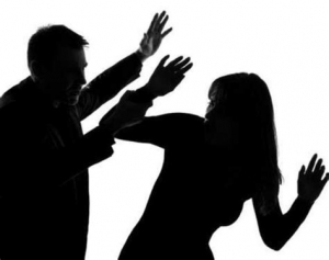 Violenza domestica a Silvi Marina: incendia casa e mette a rischio vicini