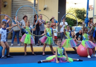esibizione durante sport in centro