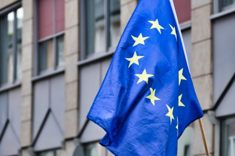 Pescara, chiamata in Prefettura blocca l’ammainabandiera UE in Municipio