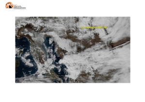 Annuvolamenti e precipitazioni sparse, con venti di Tramontana