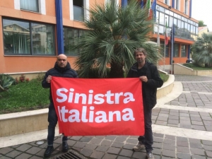 Licheri con Sergi mostranoil simbolo SI