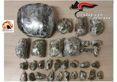 Città Sant'Angelo, sequestro di oltre 1 kg di marijuana. Spunta appunto con nomi e cifre.
