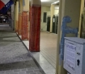 uno dei manifestini del blitz cittadino sulla scuola accanto al Comune.