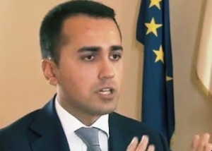 Di Maio: "Da ipocriti non vedere business su immigrazione". Annuncia: "Chiederò spiegazioni a Minniti"