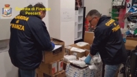 Credevano di comprare dispositivi di protezione invece erano solo copri bocca.