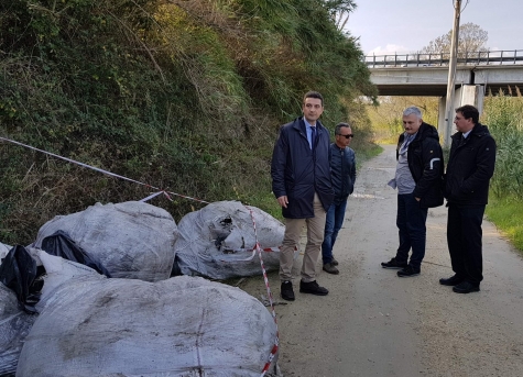 Montesilvano, eternit e altri rifiuti pericolosi sulle rive del Saline.