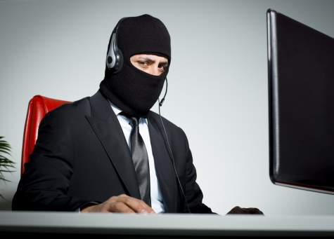 Truffe online a gogo. Falsi rimborsi Equitalia e finte spedizioni.