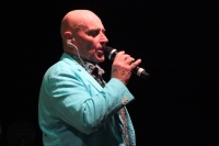 Edoardo Vianello durante il concerto