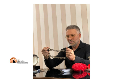 Mago Antheus mentre opera