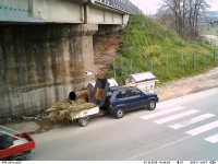 Immagine catturata dalla fototrappola di unno scarico abusivo