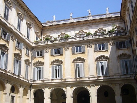 Palazzo Altieri piazza del Bamnbin Gesù a Roma