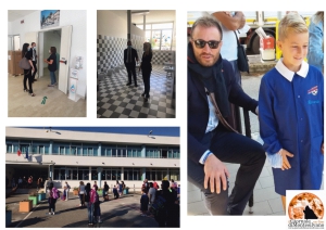 a destra il sindaco accompagna il figlio a scuola