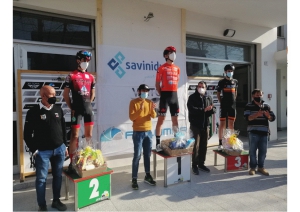Ciclismo, Cazzarò sul podio