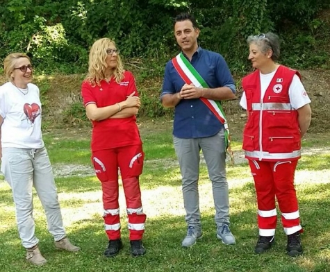 CRI Roseto dona parco giochi a Force, zona terremotata