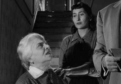 l'attrice al centro della foto