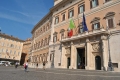 Roma. Manifestano a Montecitorio: cambio ditta, nuovi lavoratori