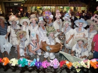 Carnevale estivo di Pineto: migliaia di persone in strada.