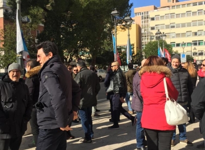 Pescara. Lavoratori Agenzia Entrate e Dogane protestano davanti alla Prefettura.