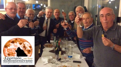 l'allegra compagnia insieme a ricordare gli anni '70 a Montesilvano