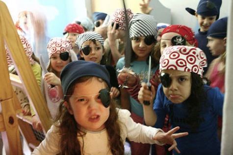 Montesilvano, Carnevale in piazza Diaz. Mascotte e gonfiabili per i bambini