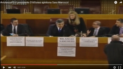 Abruzzo. D’Alfonso spintona Sara Marcozzi durante protesta pacifica - video