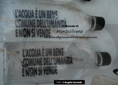 Foto di repertorio. Una bottiglia simbolo della battaglia del referendum voluto dal forum dell'Acqua 