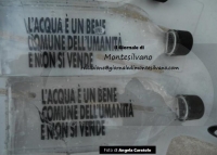 Foto di repertorio. Una bottiglia simbolo della battaglia del referendum voluto dal forum dell'Acqua 