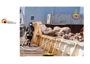 Pescara, Pompieri placano un&#039;incendio su una imbarcazione