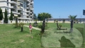 Queen Park la figliola delling. Clivio finalmente gioca tra le palme del parco