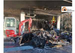 Spoltore, nella notte a fuoco il complesso commerciale ex City Moda