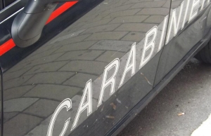 Tenta di rubare portafogli negli armadietti,fermato dai lavoratori