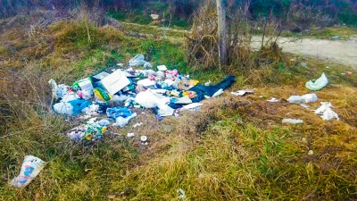 Avezzano, aree verdi cittadine deturpate dai rifiuti