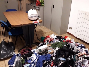 Montesilvano. Sequestrati di capi abbigliamento e un carretto granite