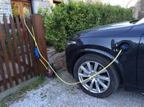Edifici "verdi". UE impone centralina per ricarica delle auto